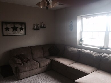 4049 Jill Dr, Waterloo, IA 50701 - photo 3