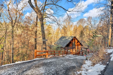 2784 Mountain View Cir, Sevierville, TN 37862 - photo 2