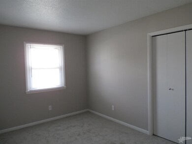 2916 Shalimar Cir, Fort Wayne, IN 46808 - photo 2