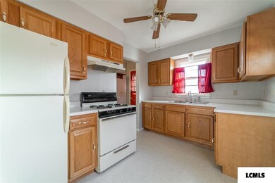 425 5th St, Lincoln, IL 62656 - photo 5