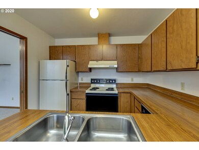 605 N Douglas Ln, Canby, OR 97013 - photo 7