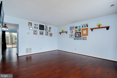 405 Red Tulip Ct, Taneytown, MD 21787 - photo 6