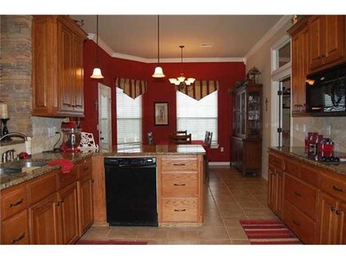 915 Kelsi Dr, Moore, OK 73160 - photo 4