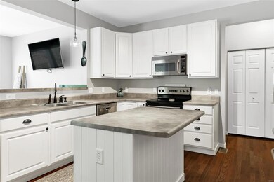 708 Brook Manor Ct, Lake Saint Louis, MO 63367 - photo 6