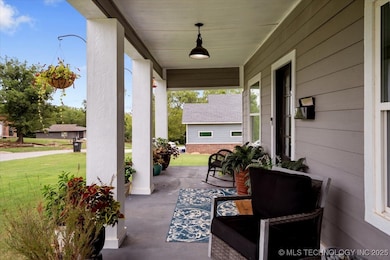 420 W 8th Ave, Bristow, OK 74010 - photo 4