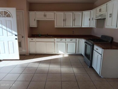 663 Mauer Rd unit B, El Paso, TX 79915 - photo 3