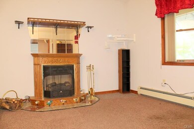 226 Oak St, Pen Argyl, PA 18072 - photo 4
