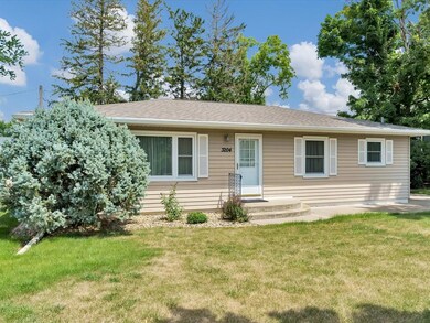 3204 1st Ave NW, Cedar Rapids, IA 52405 - photo 3