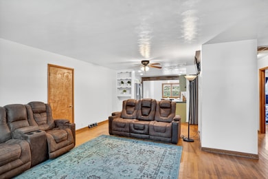 922 S Oak Ave, Aurora, MO 65605 - photo 5