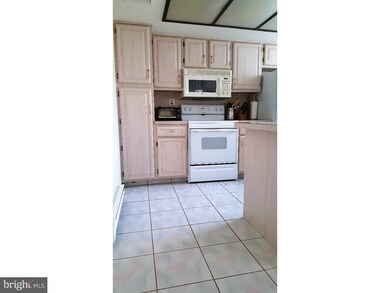 258 Doremus Dr unit B, Monroe Township, NJ 08831 - photo 4