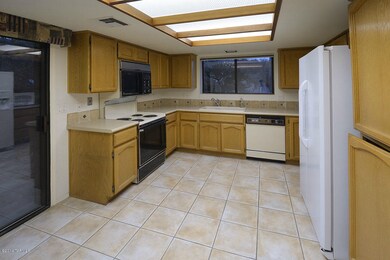 Kitchen and Breakfast Area