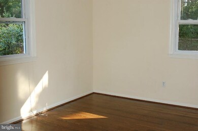 3013 Chapel View Dr, Beltsville, MD 20705 - photo 4