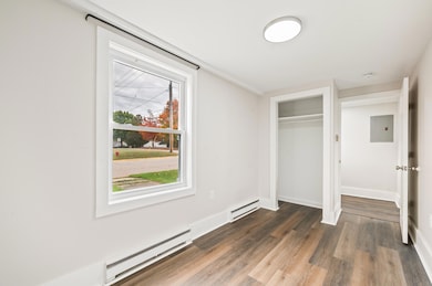 628-HutchinsonSt-BR-6