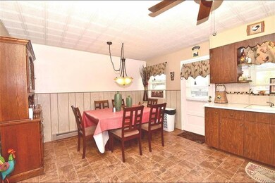 1349 Hemlock Dr, Whitehall, PA 18052 - photo 4