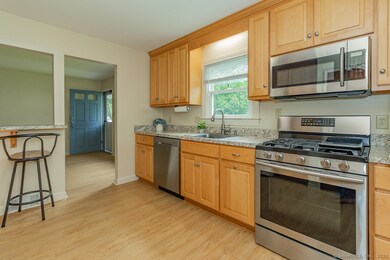 #36, stainless appliances, gas stove