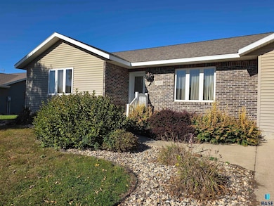 305 N Rock River Dr, Edgerton, MN 56128 - photo 2