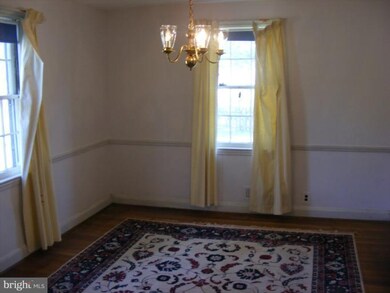 5523 Leith Rd, Baltimore, MD 21239 - photo 3