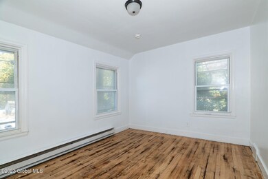 7-web-or-mls-37SwanSt-7