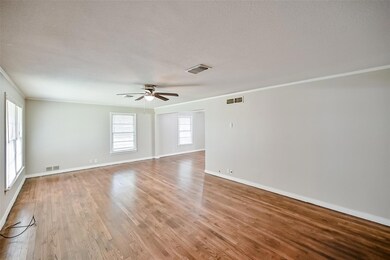 217 E Hird St, Gainesville, TX 76240 - photo 3