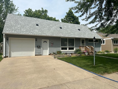 659 14th St SW, Huron, SD 57350 - photo 3