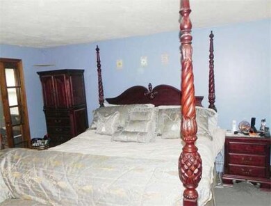 154 Edgewater Dr, Pembroke, MA 02359 - photo 6