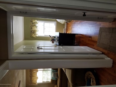 7 Hall Bedroom