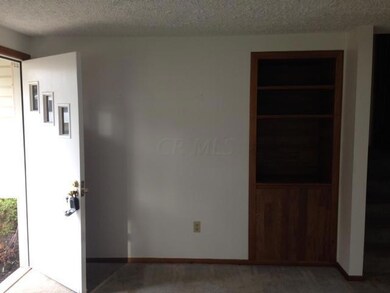 2072 Shawbury Ct W, Columbus, OH 43229 - photo 4