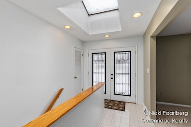 1010 Cherrywood Ln NE, Grand Rapids, MI 49505 - photo 3