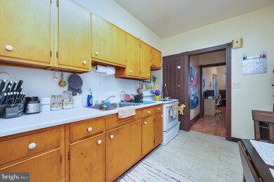 1129 Locust St, Reading, PA 19604 - photo 7