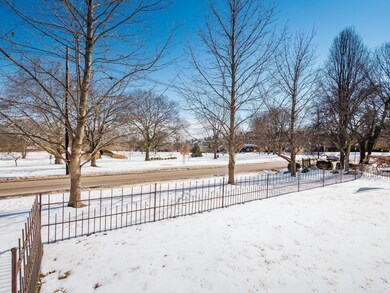 033_ 123 Franklin Park W015-2
