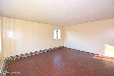 111-166189 LIVING ROOM 1