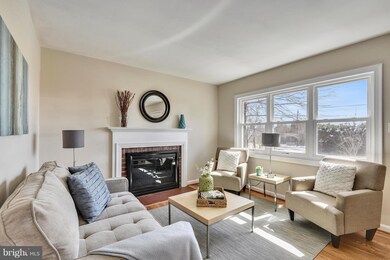 10608 Lexington Ct, Kensington, MD 20895 - photo 2