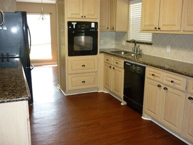 705 Briargrove Dr, Alvin, TX 77511 - photo 5