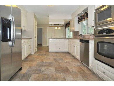 172 Gilbert Stuart Dr, East Greenwich, RI 02818 - photo 3