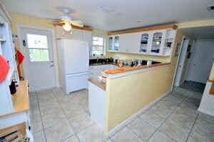 5617 Cinnamon Dr, West Palm Beach, FL 33415 - photo 4