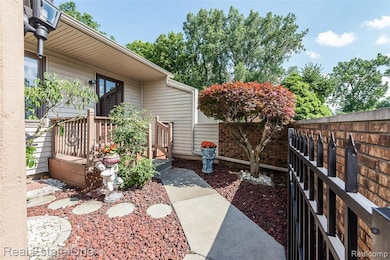 25104 Hamilton Ct unit 4, South Lyon, MI 48178 - photo 5