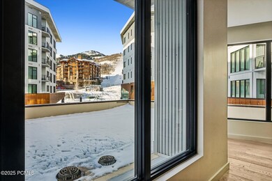 3_Pendry-Plaza-View_1800x1200_4188094