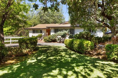 660 Catalpa Dr, Grants Pass, OR 97526 - photo 2