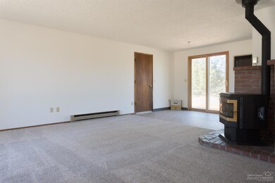 23197 Maverick Ct, Bend, OR 97701 - photo 3