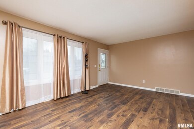 3803 N Elmwood Ave, Davenport, IA 52806 - photo 2