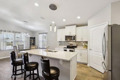 17-web-or-mls-Palace Dr-017