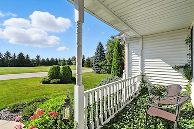 1112 Hillcrest Dr, Bucyrus, OH 44820 - photo 2