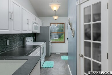 Kitchen W/Pantry