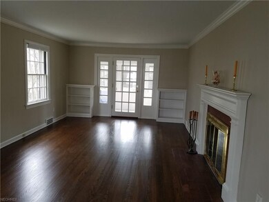 Built in book shelves, beautiful hardwood flooring