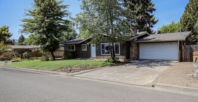 922 SW Spruce St, Grants Pass, OR 97526 - photo 2