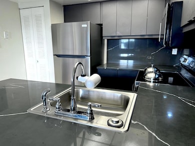 752 Executive Center Dr unit 112, West Palm Beach, FL 33401 - photo 2