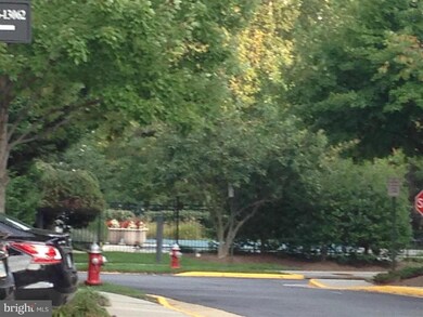 13066 Marcey Creek Rd, Herndon, VA 20171 - photo 3