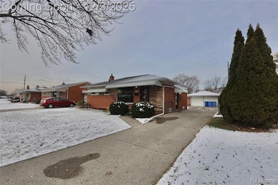 11647 Hovey St, Warren, MI 48089 - photo 3