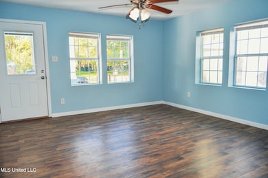 194 Hoxie St, Biloxi, MS 39530 - photo 4