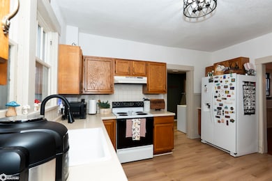 708 S 7th St, Oskaloosa, IA 52577 - photo 6